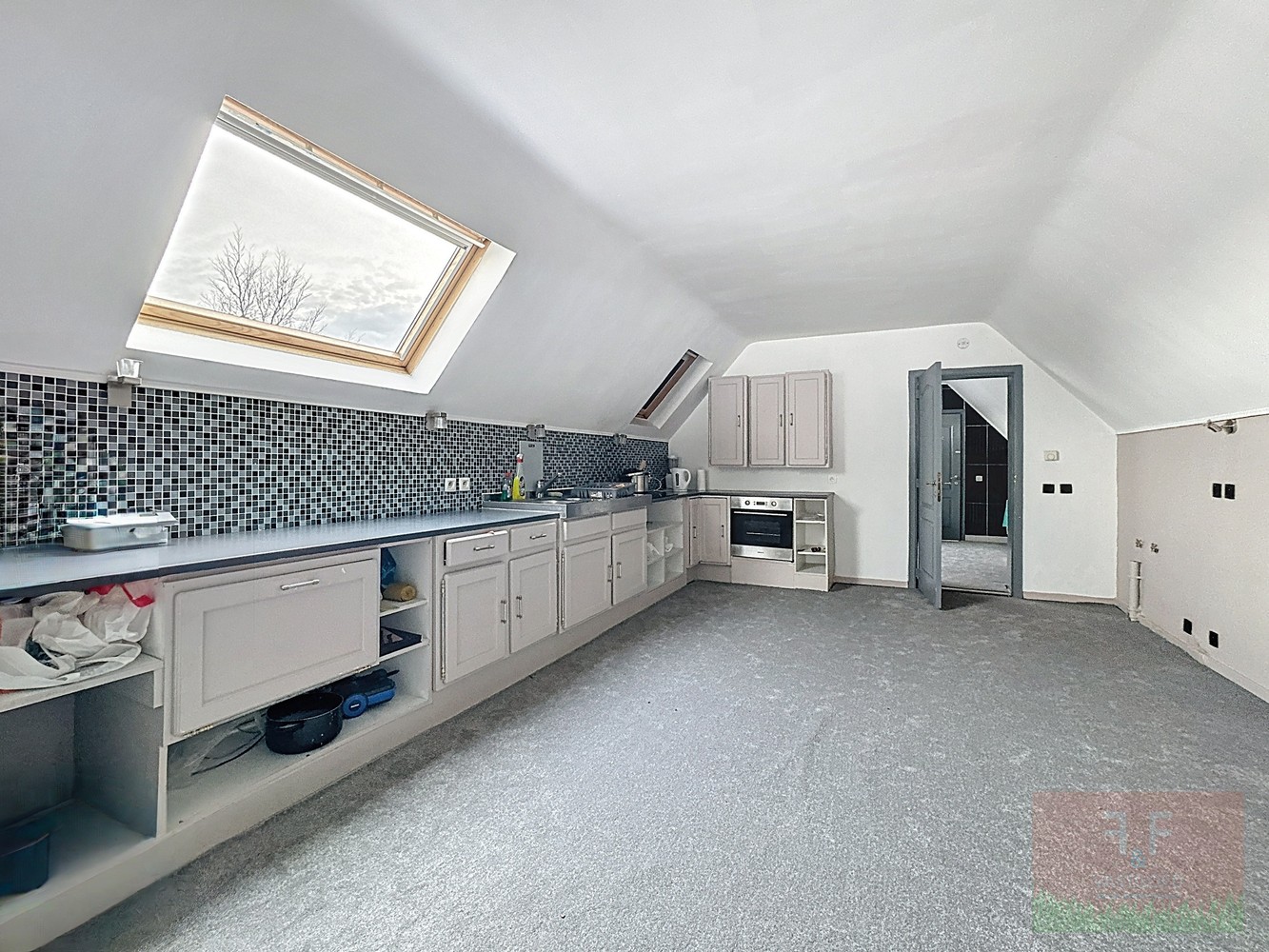 Loft op 1ste verdieping met 2 slaapkamers, zonneterras en een carport - foto 5