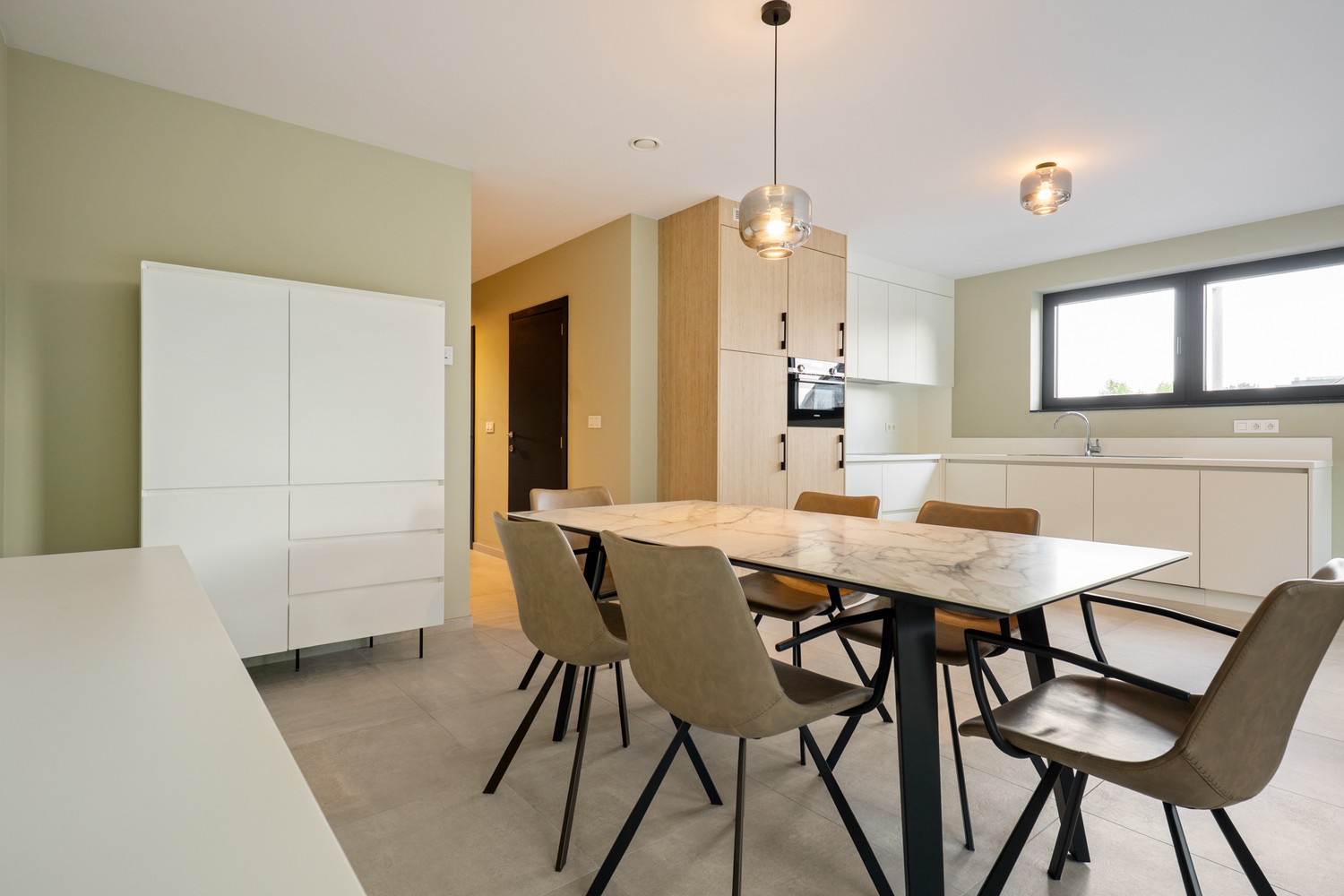 Recent energiezuinig appartement met 2 slpkrs, terras en autostaanplaats te Schriek - foto 4