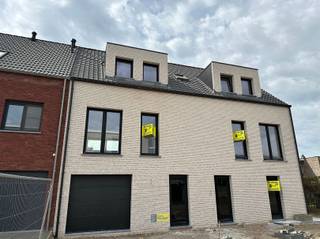 Ruim en lichtrijk duplex appartement met 2 slaapkamers in LierDit moderne duplex appartement maakt deel uit van een kleinschalig nieuwbouwproject en...