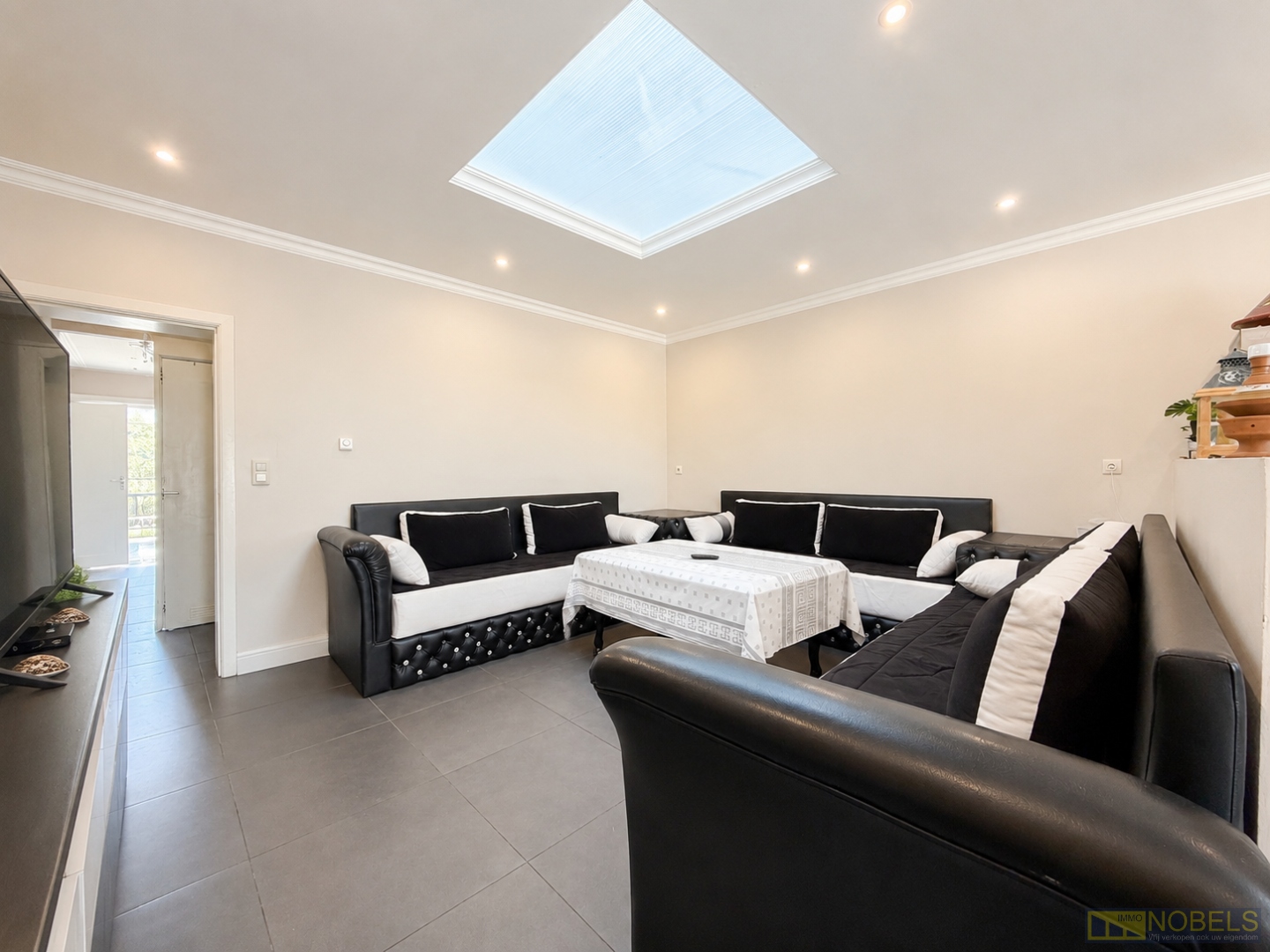 Te koop, Volledig gerenoveerde gezinswoning met 4 slaapkamers en zonnige tuin te Ronse! - foto 5