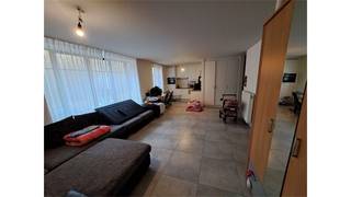 Een recent appartement op de eerste verdieping bestaande uit een ruime woonkamer met open, ingerichte keuken, 1 slaapkamer met badkamer,...