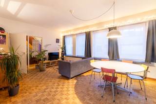 Bent u op zoek naar een veelzijdig pand dat wonen en ondernemen perfect combineert? Dit handelshuis met een ruim appartement biedt een...