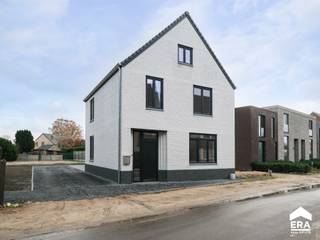 [[ DIT PAND NEEMT DEEL AAN DE ERA OPEN HUIZEN DAG OP 6/12 VAN 16:00 TOT 17:00 ]]Volledig gerenoveerde woning met 3 slaapkamers gelegen op een...