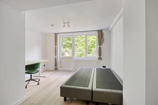 Deze prachtige studentenkamer bevindt zich in het centrum van Leuven op een rustige locatie achterin gelegen.Dit opbrengstpand bestaat uit 14...