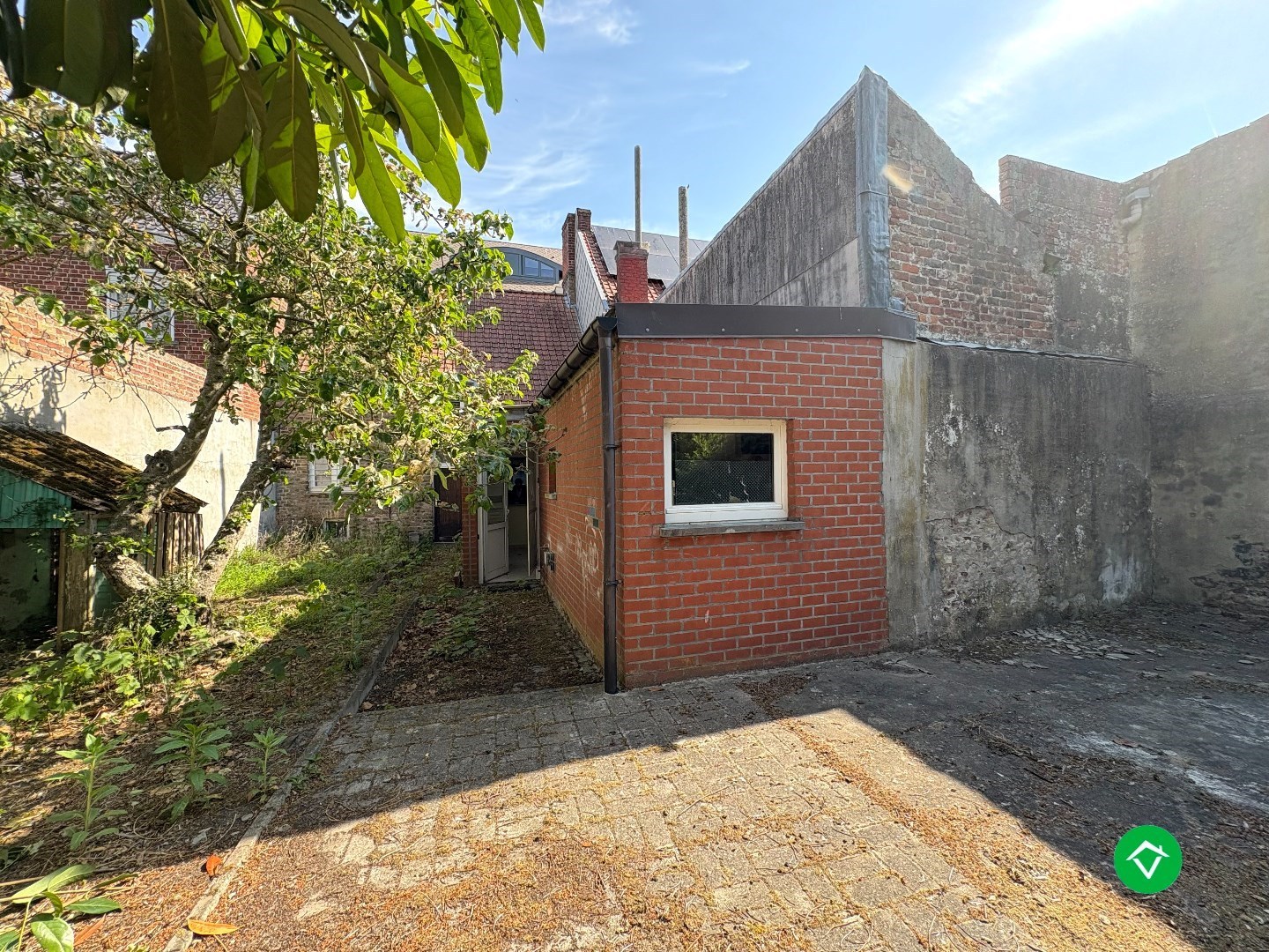 TE KOOP: Ruim perceel bouwgrond in het centrum van Koekelare – unieke opportuniteit! - foto 5