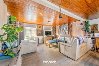 <p><span>Op te frissen woning met weiland.        </span></p><p><span> </span></p><p><span>STARTPRIJS: Elk bod boven deze startprijs, wordt voorgelegd aan de eigenaars, die al dan niet kunnen in gaan op dit aanbod.</span></p><p><span> </span></p><p><span>Vlakbij het centrum van Aartrijke vinden we deze vrijstaande woning, met bijhorend perceel weiland terug. Op wandelafstand van winkels, scholen, openbaar vervoer en op 10 min van op  afrit E403 (Torhout of Zedelgem).</span></p><p><span> </span></p><p><span>De woning kunnen we terugvinden op een perceel van 646 m² en heeft een renovatie ondergaan begin jaren 2000.</span></p><p><span> </span></p><p><span>Indeling als volgt: ruime oprit voor meerdere wagens, inkom, 2 wcs, uitgeruste keuken, woonkamer, badkamer met infraroodsauna / wasplaats en technische ruimte. </span></p><p><span> </span></p><p><span>Er is op het gelijkvloers nog een kleine praktijkruimte voorzien. Op het verdiep vinden we 2 slaapkamers terug en een berging. De woning vraagt een opfrissing maar kan tot een absoluut pareltje omgevormd worden.</span></p><p><span> </span></p><p><span>Bijkomende troef: Aan de overkant van de straat vinden we de toegang naar het stuk weiland van 4178 m² terug. Ideaal voor de dierenliefhebber of iemand met groene vingers!</span></p><p><span> </span></p><p><span>Kom de troeven van dit pand ontdekken en plan uw bezoek:</span></p><p><span> </span></p><p><span>Contacteer Emile:</span></p><p><span>0492 08 08 08</span></p><p><span>emile@correctvastgoed.be</span></p><p><span> </span></p><p><span>Sinds kort kunt u ook gebruik maken van onze online schattingstool: https://www.correctvastgoed.be/schatting</span></p>