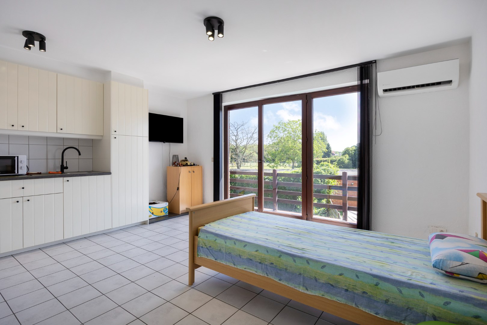 Lichtrijke studio van 28m² met garage op wandelafstand van het centrum ! - foto 2