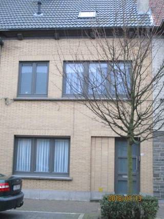 Instapklaar appartement met 1 slaapkamer dichtbij winkels en openbaar vervoer. Er is een ruime, ingerichte leefkeuken die uitgeeft op een...