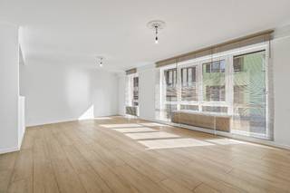 Ruim en stijlvol appartement in het hart van Temse, vlak bij het charmante gemeenteplein!Met een royale bewoonbare oppervlakte van 120 m² biedt dit...