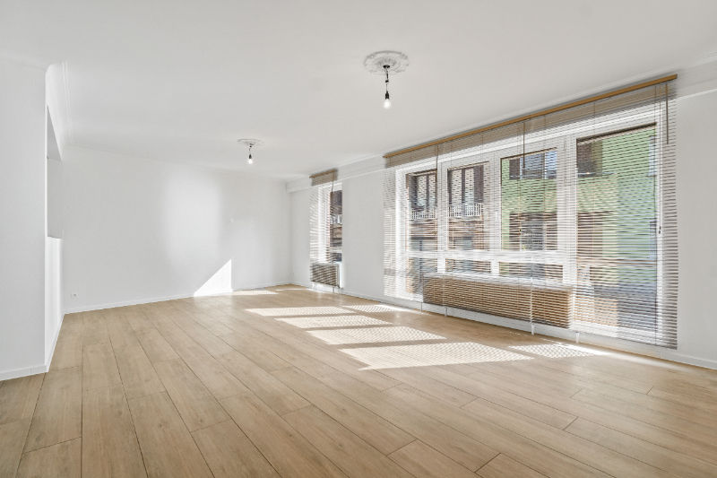 INSTAPKLAAR LICHTRIJK APPARTEMENT IN HET CENTRUM VAN TEMSE VLAKBIJ PITTORESKE GEMEENTEPLEIN - foto 2