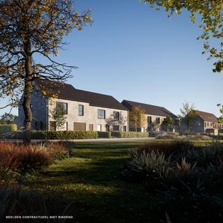 Deze 14 hedendaagse woningen liggen op een uiterst gunstige locatie in Menen. Dankzij de nabijheid van de autosnelwegen E17 (A14), evenals de E403 en de A19, bent u in een mum van tijd opweg naar andere bestemmingen.<br />Bovendien liggen talrijke voorzieningen, zoals supermarkten, apotheken, scholen, slagerijen en bakkerijen, op korte afstand, zodat je alles binnen handbereik hebt.<br /><br />De woningen bieden een ideale combinatie van ruimte, comfort en moderne technologie. Ze zijn volledig uitgerust met de laatste technieken en voorzien van alle gemakken. Enkele woningen beschikken over een ruime garage, waar je niet alleen je auto kunt parkeren, maar waar ook ruimte is om fietsen te stallen of om extra opbergruimte te creëren. De woningen met een carport bieden daarnaast een extra fietsenberging, zodat je altijd je fietsen droog en veilig kunt opbergen.<br />Op het gelijkvloers vind je een ruime inkomhal met toilet, een open keuken en een lichtrijke eet- en leefruimte, die zorgt voor een aangename sfeer in de woning. De grote raampartijen laten veel natuurlijk licht binnen, wat de ruimte nog groter doet aanvoelen.<br /><br />Op de eerste verdieping variëren de indelingen van de woningen.<br />Er bevinden zich op het eerste verdiep 3 ruime slaapkamers, waarvan enkele woningen beschikken over een masterbedroom met een bijbehorende dressing of die kan dienen als extra opbergruimte. Verder is er een ruime badkamer met een inloopdouche, bad, toilet en is er nog een extra bergruimte voorzien.<br />Lot 7 t.e.m. 10 heeft de derde slaapkamer op de zolder waar eveneens ook een bureauruimte kan worden geïnstalleerd.<br /><br />De zolderruimte die in elke woning is voorzien biedt nog talrijke mogelijkheden. Of je nu extra opslagruimte nodig hebt of een gezellige speelruimte voor kinderen wilt creëren, de zolder biedt volop potentieel.<br />Deze hedendaagse woningen bieden niet alleen veel ruimte, maar ook een perfecte ligging, waardoor ze ideaal zijn voor wie op zoek is naar het beste van beide werelden: een rustige woonomgeving met uitstekende bereikbaarheid en alle nodige voorzieningen dichtbij.<br /><br />Hebben deze woningen uw aandacht getrokken?<br />Aarzel dan niet om contact met ons op te nemen.<br /><br />Prijzen all-in 447.875 euro* | LOT 1<br />Prijzen excl. kosten 370.000 euro | LOT 1<br /><br />* Prijs all-in: grond | woning | carport of garage | aansluitingen | architect | notariskosten | btw | registratierechten | zonnepanelen | ...