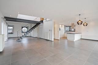 Te koop: ruim duplex appartement in Dendermonde, op een centrale ligging nabij openbaar vervoer en invalswegen.Dit instapklare appartement (bouwjaar...