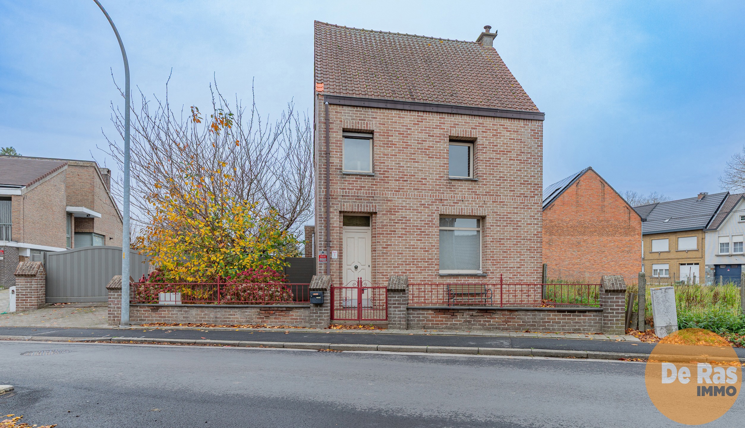 NIEUWERKERKEN - Gerenoveerde HOB met tuin op toplocatie - foto 1