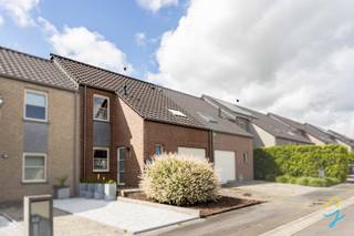 Cette maison est entièrement prête à emménager et dotée de tout le confort nécessaire, avec un jardin et une terrasse agréables. Elle est située...