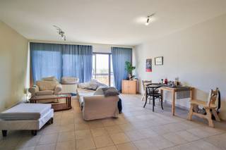 Op een rustige locatie in Edegem, omgeven door groen, bieden wij u dit energiezuinig appartement (89m²) aan met 3 slaapkamers en een...