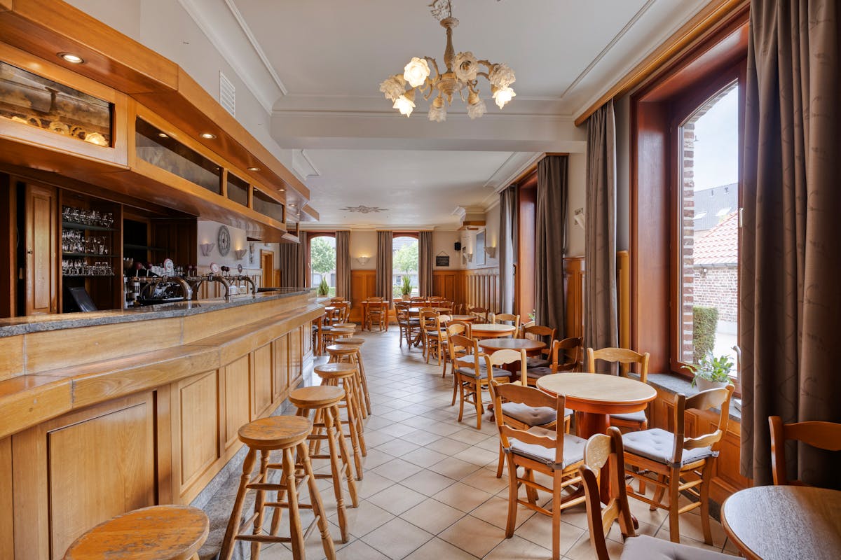 Handelshuis met café en feestzaal + bouwgrond te koop in Tongerlo - foto 4