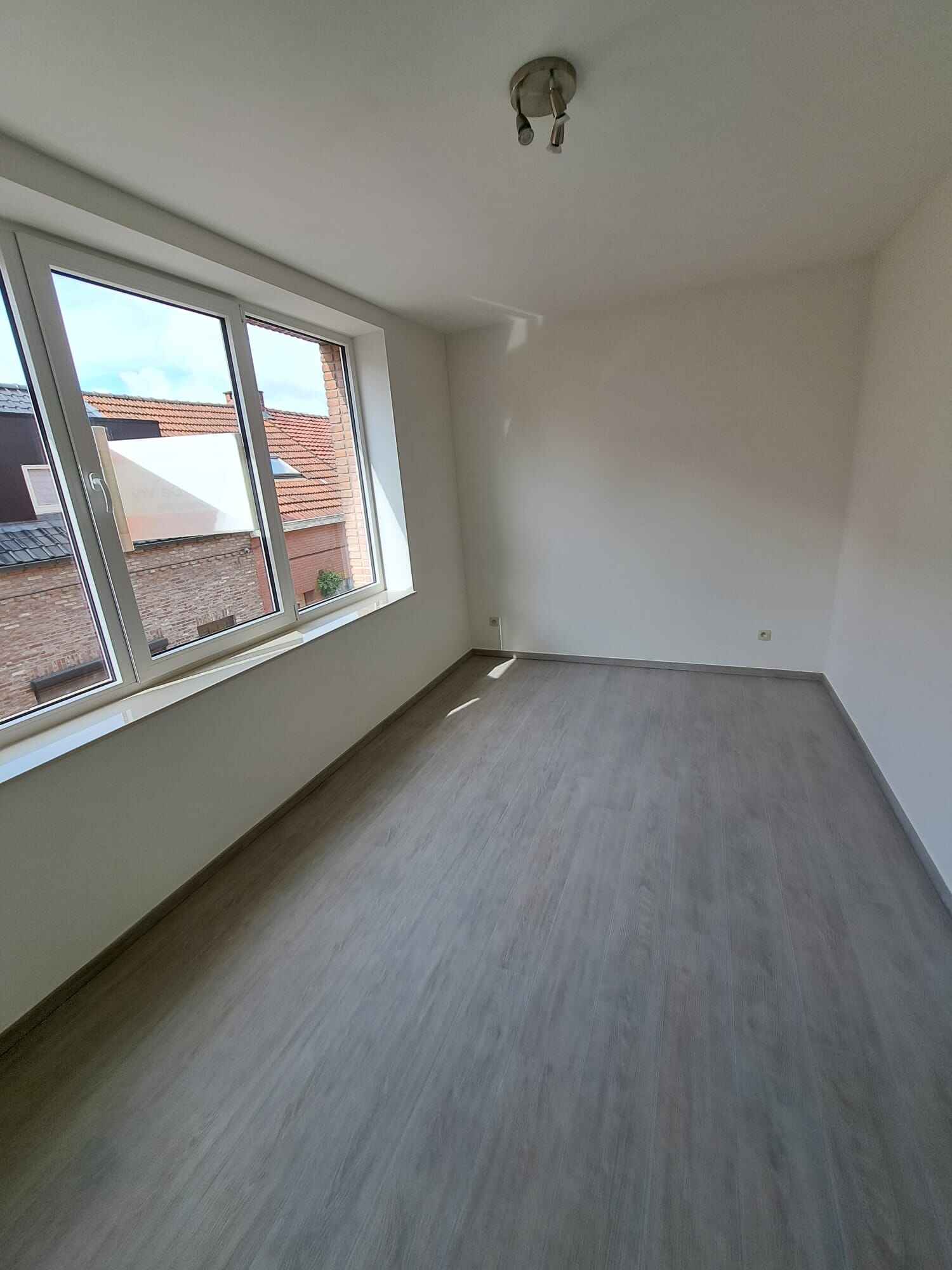 Een mooi gerenoveerde rijwoning met terras - foto 4