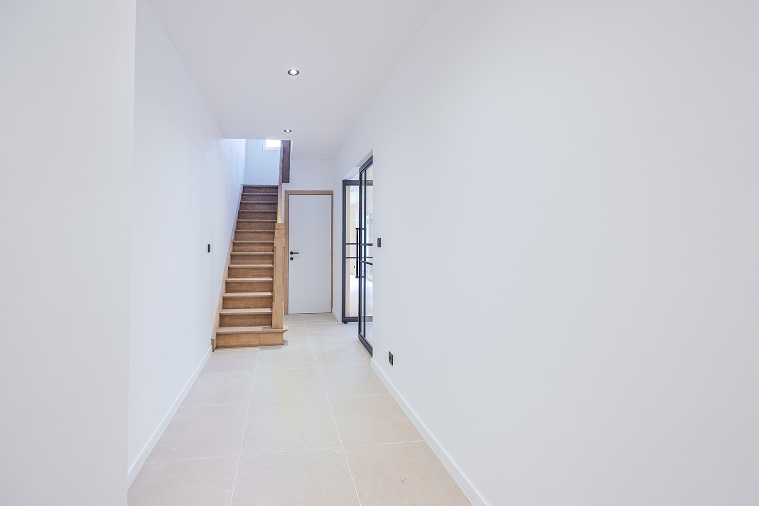 STRAK GERENOVEERDE 4 slpk-woning met TUIN én FIETSUITWEG - foto 4