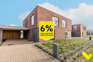 <p>Ontdek deze hedendaagse nieuwbouwwoningen gelegen in de Berkenlaan.</p>
<p><strong>Troeven:<br /></strong>- Kwalitatieve afwerking met een uitzonderlijk laag E-peil<br />- Hoogwaardige isolatie en innovatieve technieken<br />- Warmtepomp (lucht-water)<br />- Zonnepanelen<br />- Ventilatiesysteem type D<br />- Regenwaterrecuperatie, aangesloten op de buitenkraan en beide toiletten<br />- Volledig afgewerkt met aangelegde tuin, carport en berging<br />- 6% BTW mogelijk</p>
<p>Dankzij zijn doordachte indeling en geoptimaliseerd gebruik van de woonoppervlakte van <strong>158 m²</strong> beschikken deze woningen over <strong>3</strong> mooie slaapkamers, een royale leefruimte aansluitend aan de open keuken in combinatie met grote raampartijen aan de voor- en achterzijde die een maximale lichtinval garanderen. De ruime tuin met terras en carport maken dit tenslotte de ideaal thuis voor gezinnen of koppels met toekomstplannen.</p>
<p><strong><span>Prijsinformatie:<br /></span></strong><span>De geadverteerde prijs is <strong>exclusief</strong>: <strong>21% btw</strong>, staanplaats, kelderberging, fietsenstalling, aansluitingskosten, notariskosten en registratierechten op het grondaandeel. Onderaan bij <strong>beschikbaarheid</strong> kan u meer informatie terugvinden over de <strong>totaalprijzen</strong> en het voordeeltarief van <strong>6% btw</strong> specifiek per appartement.</span></p>
<p>Hebt u interesse? Maak dan snel uw afspraak via <strong>014 58 02 08</strong> of via <strong>info@immovl.be</strong>.</p>