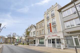 Te koop – Renovatieproject in de Zeelaan te De PanneUnieke kans in hartje De Panne! Twee aanpalende gebouwen op 315 m² grond aan de Zeelaan...