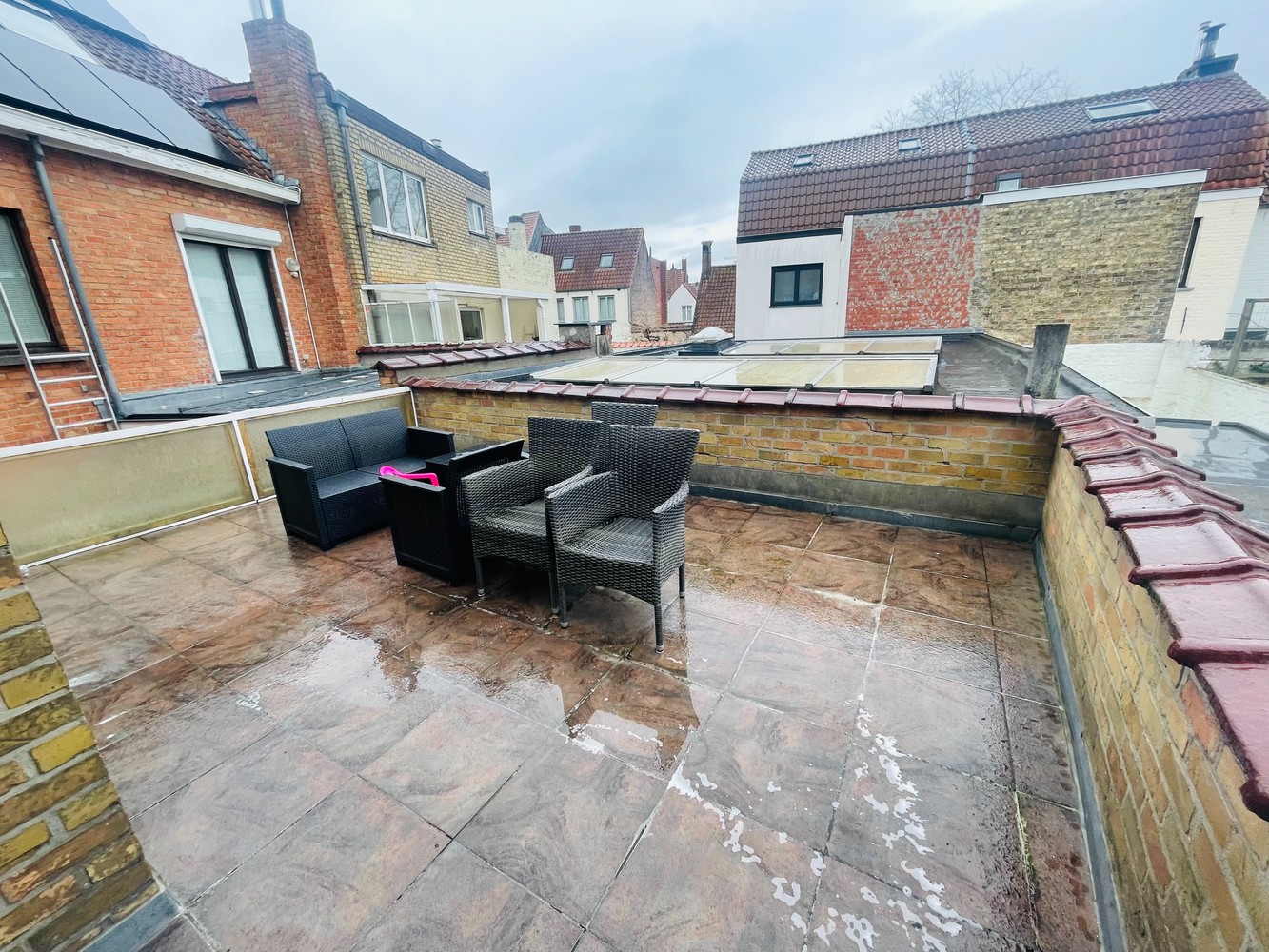 Brugge centrum, vlakbij Smedenpoort , Vestingen , t' Zand en station Ruime degelijk GEBOUWDE BEL-ETAGE  WONING met  GARAGE van circa 90 m³, 3 SLPKS en zonneterras. - photo 3