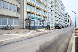 Op een toplocatie aan de Zeedijk in Heist bevindt zich dit uitzonderlijk commercieel pand, ideaal voor ondernemers die een instapklare,...