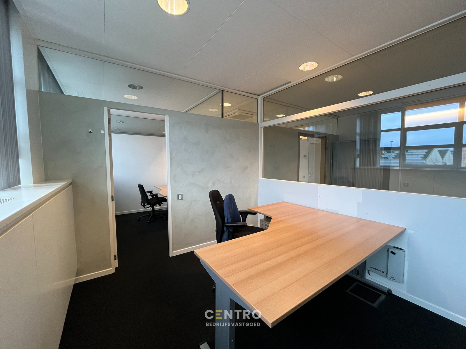 Instapklare gemeubelde KANTOORRUIMTE (±40m²) op Industriezone "Herdersbrug" te Brugge - photo 4