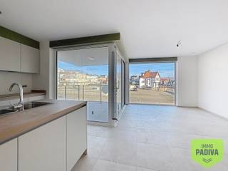 Nieuwbouwappartement met 2 slaapkamers op wandelafstand van de zeedijk van WestendeZeer lichtrijk nieuwbouwappartement te huur voorzien van alle...