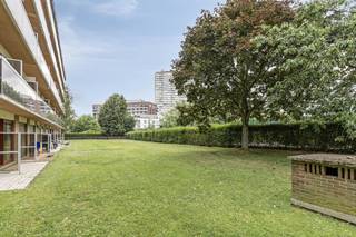 Ontdek dit charmante, lichtvolle appartement (EPC D), gelegen in een rustige straat met een gemeenschappelijke tuin, vlakbij het centrum van...