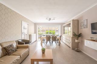 Central location with easy access (Stationsdreef 146 bus2, Roeselare)<br />Recently renovated (new heating system, new windows)<br />3 bedrooms<br />2 storage spaces<br />2 spacious terraces<br />Bathroom with bathtub and sink<br />Closed garage<br />Asbestos safe<br />Compliant electricity<br />EPC label C<br />Asking price: €199,000;-
