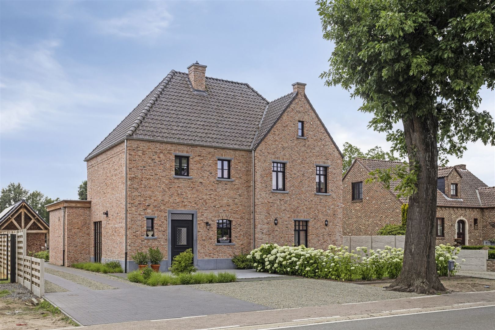 TE KOOP: Riante nieuwbouwwoning met zorgwoning te Zonhoven! - foto 2