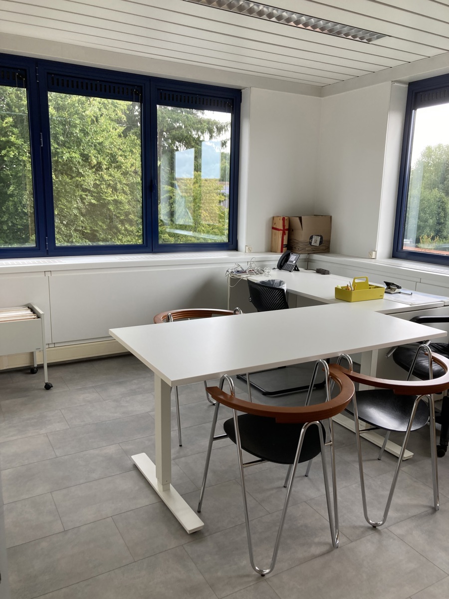 Ruime kantoorruimte te huur op toplocatie tussen Kortrijk centrum en ’t Hoge - foto 4