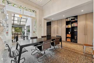 Dit statige neoclassicistische herenhuis, met een bewoonbare oppervlakte van ca. 500m², is een droomwoning voor iedereen die op zoek is naar...