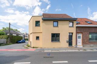 Ben je op zoek naar een instapklare woning die bovendien nog energiezuinig is? GEVONDEN!!De woning is gelegen dichtbij alle noodzakelijke...
