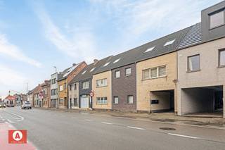 Recent Gelijkvloers-appartement mét terras. In een rustige residentie vlakbij Buggenhout en Opdorp op een gunstige verbindingsweg naar...