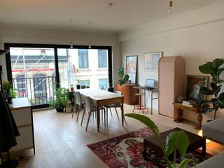 Op zoek naar een lichtrijk appartement op een toplocatie in Antwerpen? Dit aangename 1-slaapkamerappartement op de vierde verdieping combineert een open zicht en een uitstekende ligging vlakbij het Groen Kwartier.<br /><br />Het appartement geniet van veel natuurlijke lichtinval en een uitzicht, wat zorgt voor een ruim en aangenaam gevoel.<br /><br />Extra troef is de praktische privatieve berging op het gelijkvloers, ideaal voor voorraad of extra opslagruimte. Op de gelijkvloers is eveneens een gemeenschappelijke fietsenberging aanwezig.<br /><br />Gelegen op wandelafstand van het Groen Kwartier, winkels, horeca, openbaar vervoer (Berchem station) en belangrijke invalswegen. Een ideale woonst voor starters, alleenstaanden of als investering.<br /><br />Geen asbest + elektriciteit conform.<br /><br />Kijkdag op 14 juni. Aanvraag tot bezoek kan op llstraat333@gmail.com.<br />Instelprijs EUR 215.000. Momenteel verhuurd.