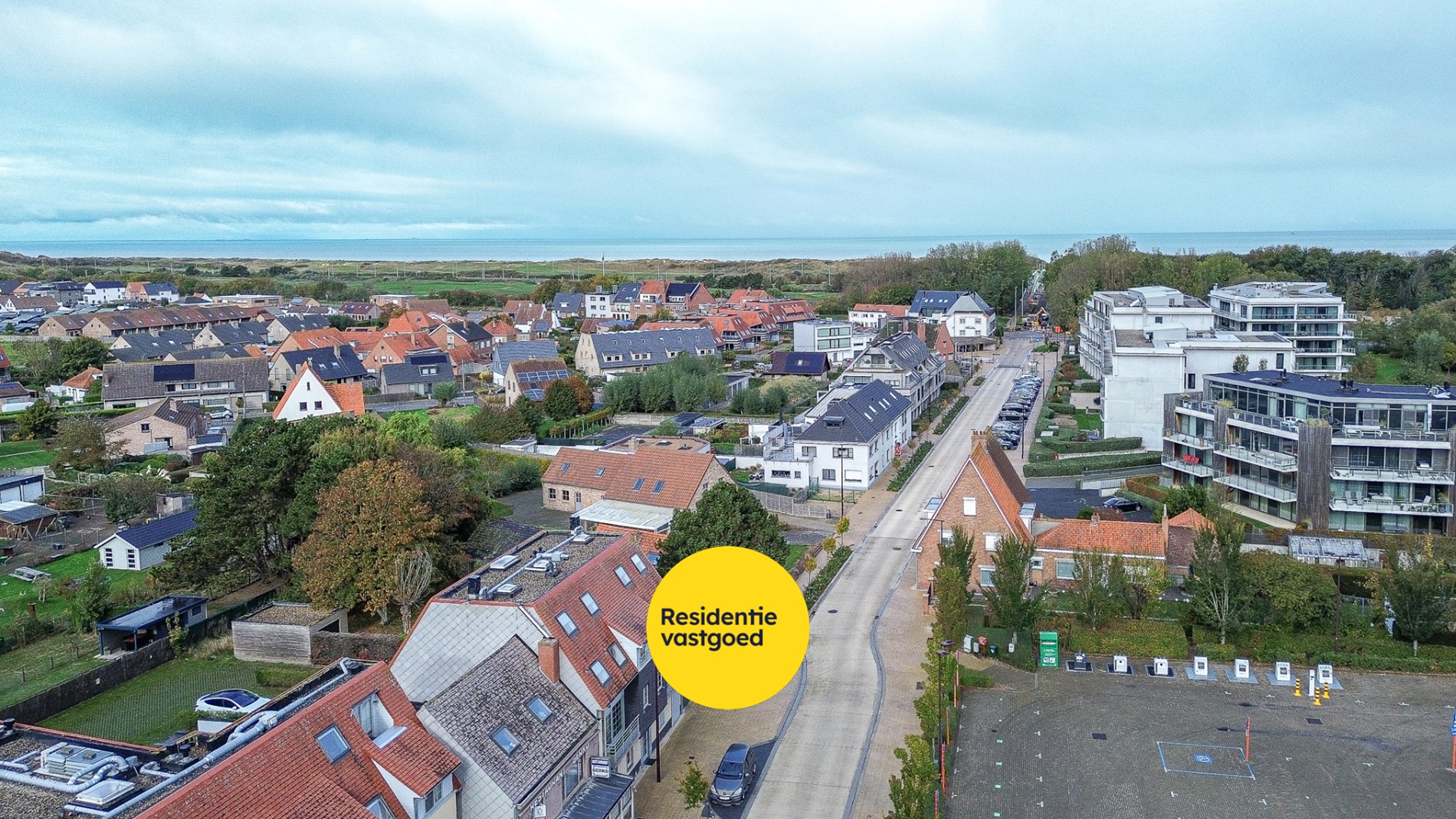 Modern gelijkvloers appartement met 2 slaapkamers– op slechts 500m van strand en zee! - foto 2