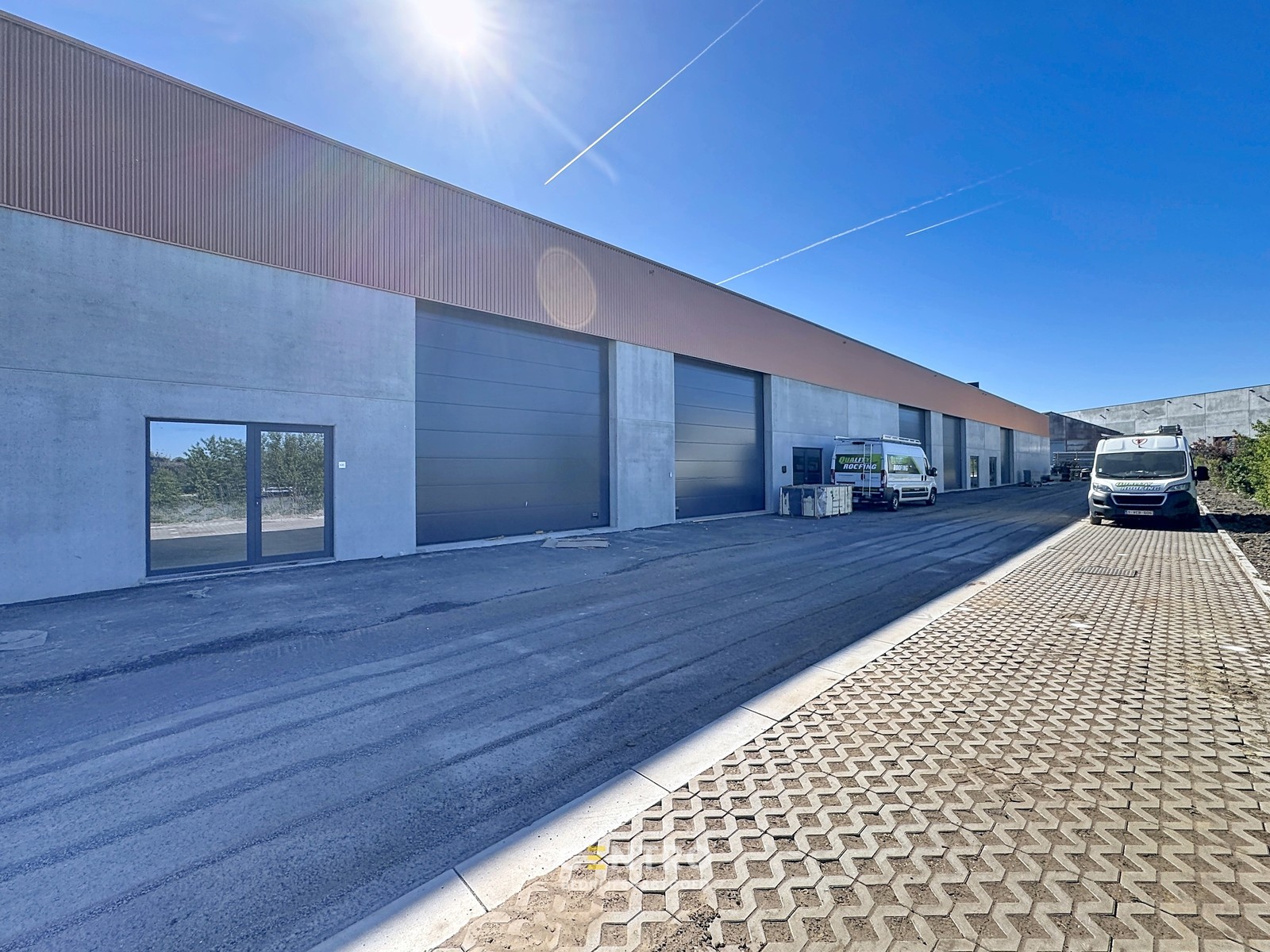NB MAGAZIJN (167m²) inclusief 1 private PARKEERPLAATS op industriezone "Schatting" te Zedelgem - foto 1