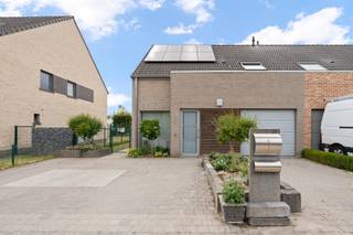 Een knusse en instapklare woning te Tremelo! Langs de uitnodigende hal komen we in de ruime woonkamer met bureauruimte, veel licht en...