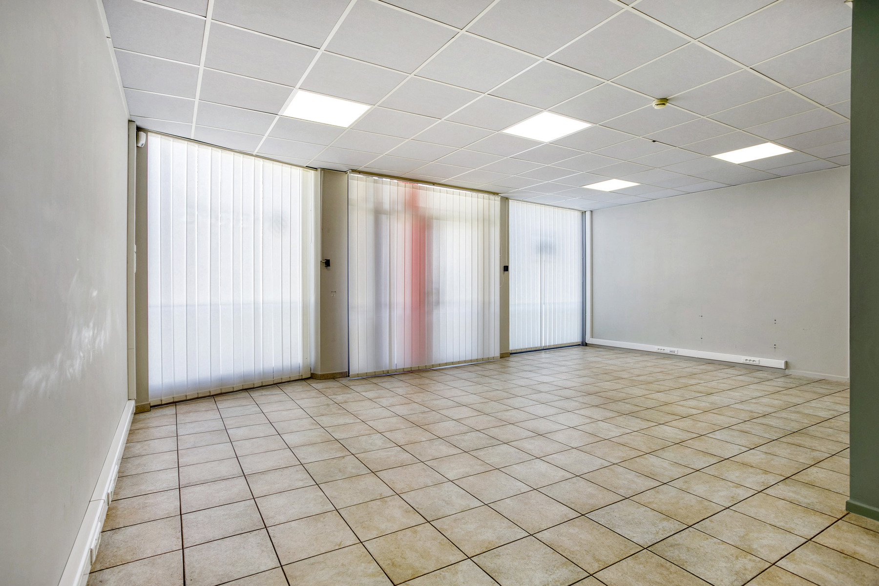 2 kantoorruimtes 100m² & 73m² op toplocatie in het centrum - foto 4