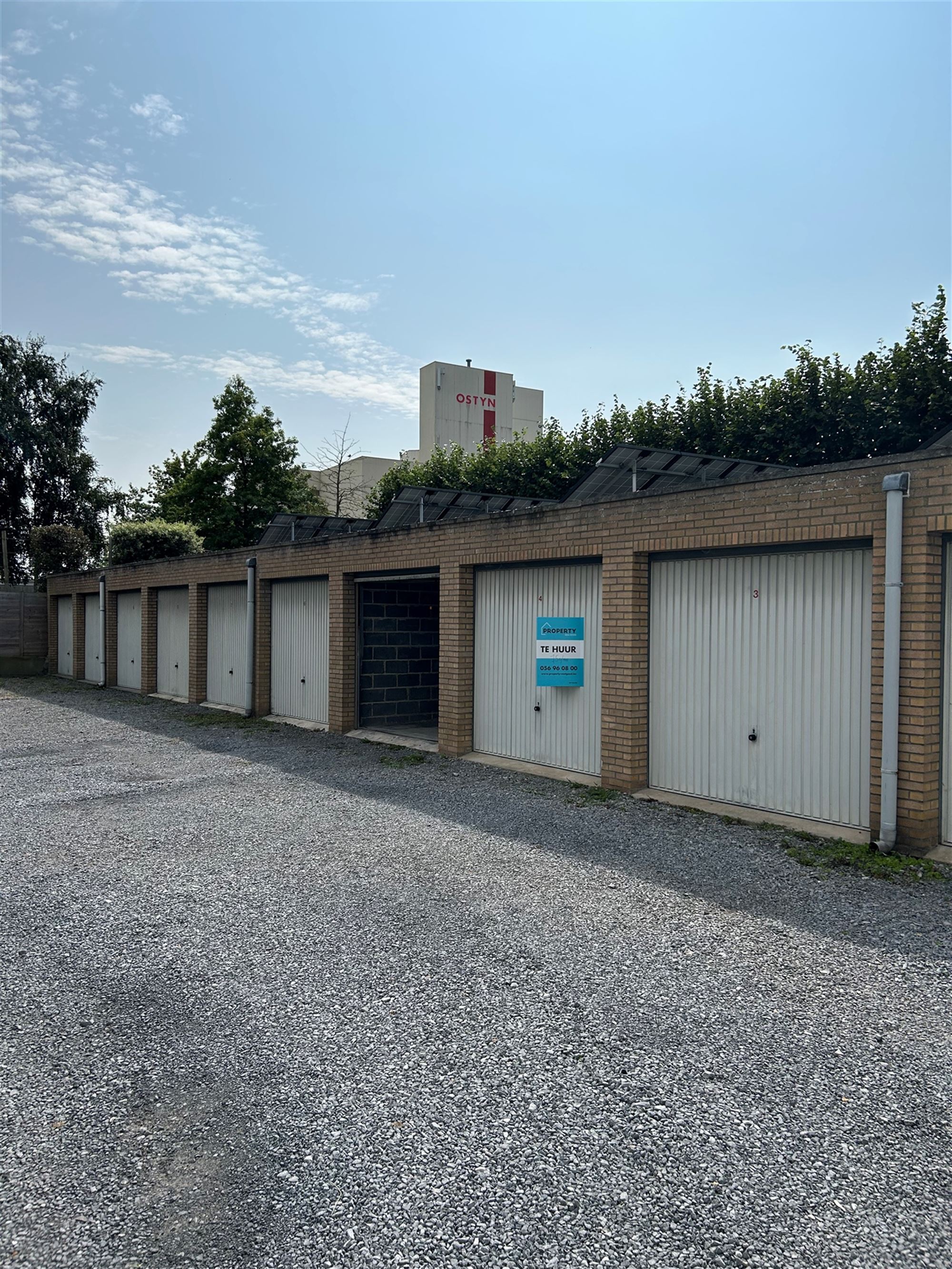 Garage te huur 90 euro / Maand.onmiddelijk vrijInteresse?Mail naar info@property-vastgoed.be of bel 056 96 08 00