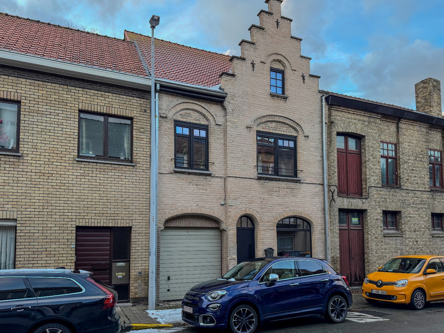 Woning met 3 slaapkamers, garage en gezellig stadstuintje met berging. - foto 1