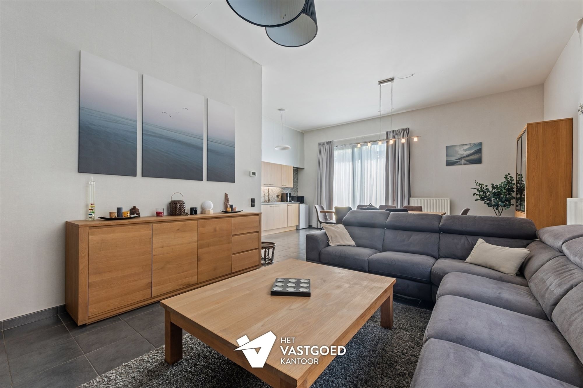 PRACHTIG GELEGEN GELIJKVLOERS APPARTEMENT MET 1 SLAAPKAMER EN ZEER RUIM TERRAS AAN DE KEMPISCHE KAAI TE HASSELT - foto 1