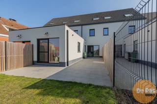 OORDEGEM - EERSTE BEZOEKMOMENT: Zat. 21/3 - 10u (op afspraak 053/60.65.60).Ruime energiezuinige woning gelegen te Oordegem!Deze volledig vernieuwde...