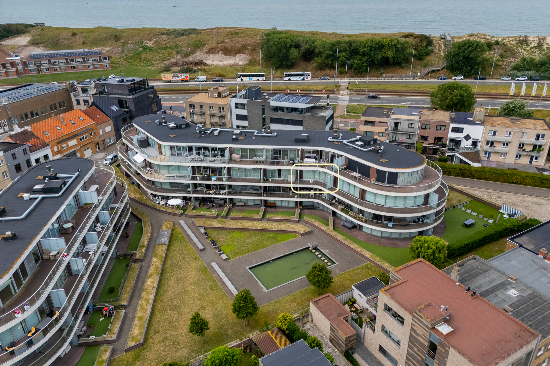 Ruim appartement met 2 terrassen en dubbele garage - foto 2