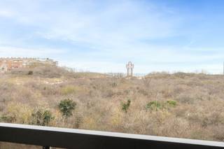 <p>Ster Der Zee :</p>

<p> </p>

<p>gezellige studio in Koksijde, gelegen aan de Professor Blanchardlaan, met prachtig zeezicht en uitzicht op de duinen.<br />Dit appartement uit 1998 bevindt zich in de residentie Ster Der Zee, in het hart van de toeristische zone en op wandelafstand van het strand. Het ruime terras biedt een unieke plek om te genieten van het vrije uitzicht over zee en duinen. Dankzij de centrale ligging zijn winkels, restaurants en openbaar vervoer vlot bereikbaar.</p>

<p> </p>

<p>Belangrijkste ruimtes:<br />• Lichte woonkamer met toegang tot het terras en panoramisch uitzicht.<br />• Functionele keuken, ideaal voor compacte bereidingen.<br />• Inkomhal met vestiairemogelijkheid.<br />• Badkamer met douche, lavabo en toilet.<br />• Slaaphoek, perfect voor een logeerbed of compacte slaapoplossing.<br />• Ruim terras met zee- en duinenzicht.</p>

<p> </p>

<p>Troeven:<br />• Zeezicht &amp;amp; zicht op de duinen.<br />• Gelegen in residentie Ster Der Zee.<br />• Ruim terras om buiten te genieten.</p>

<p> </p>

<p>Neem vandaag nog contact op met je ERA-makelaar voor een bezoek.<br />058 51 92 95 of op simon@eraservimo.be<br />JOUW DROOMAPPARTEMENT. ZO GEVONDEN!</p>