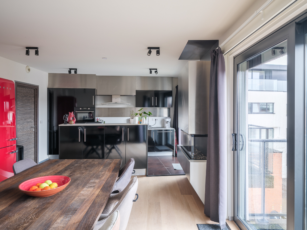 Ruim en lichtrijk duplexappartement met 2 slaapkamers, meerdere terrassen en staanplaats aan Ter Platen - photo 3