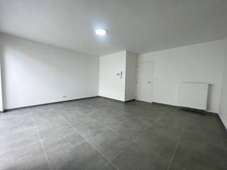 Te koop: gesloten bebouwing in het centrum van Ledegem, op een vlotte locatie nabij winkels, scholen en openbaar vervoer. Deze woning uit 1964 biedt...