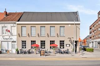 Volledig VERNIEUWD en RUIM handelspand met gezellig restaurant, gelegen op een TOPLOCATIE met uitstekende visibiliteit in centrum Kortrijk. Het...