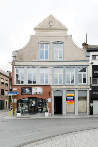 Gelegen op het drukbezochte kruispunt van de Korte Zoutstraat en het Keizersplein, biedt dit commerciële pand een uitstekende zichtbaarheid...